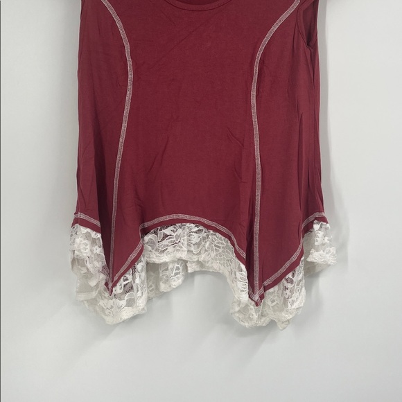 Rust Red Short Sleeve Top with White Lace Detailing - Picture 3 of 7